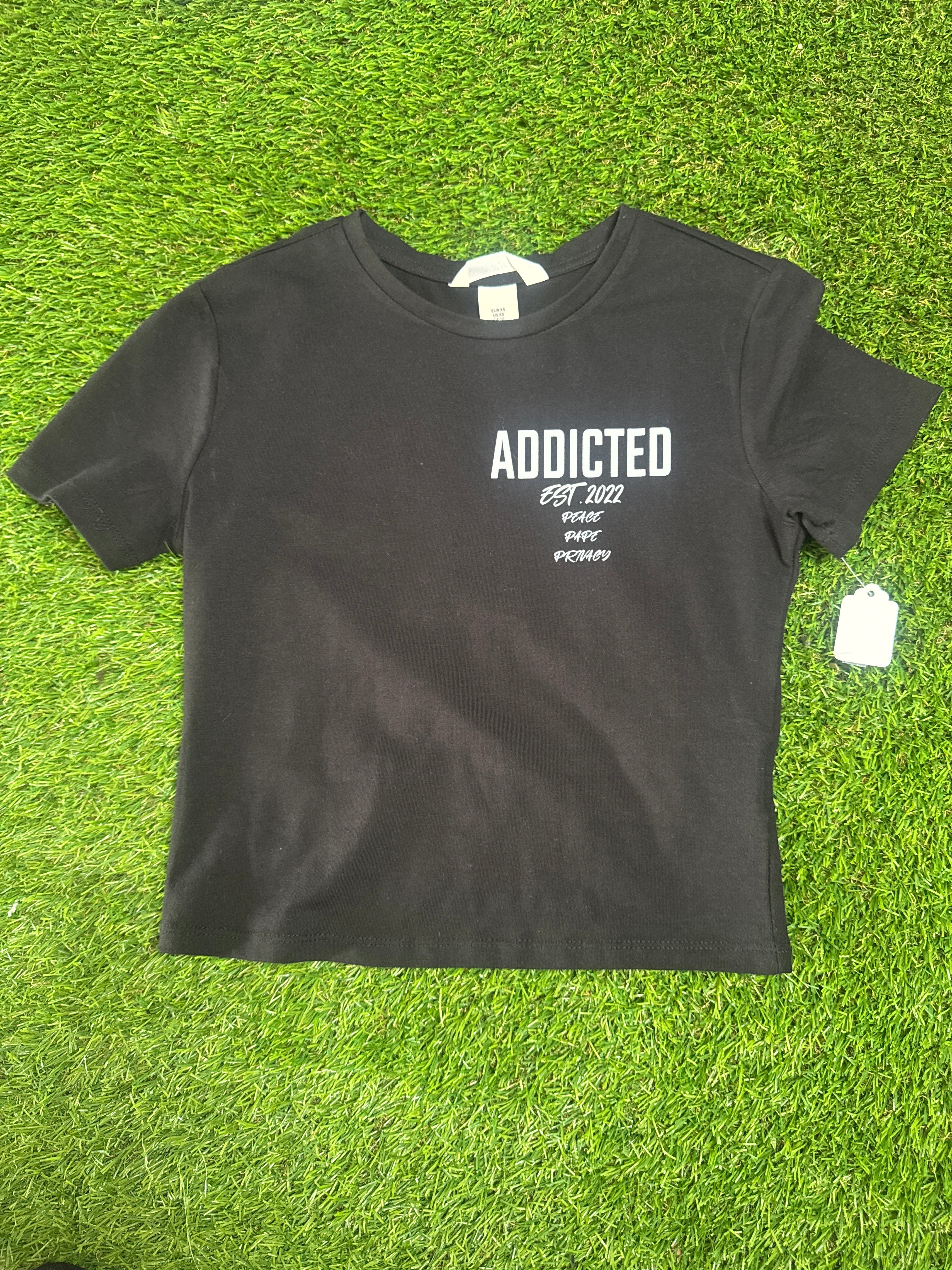 Women “ADDICTED” Crop Top
